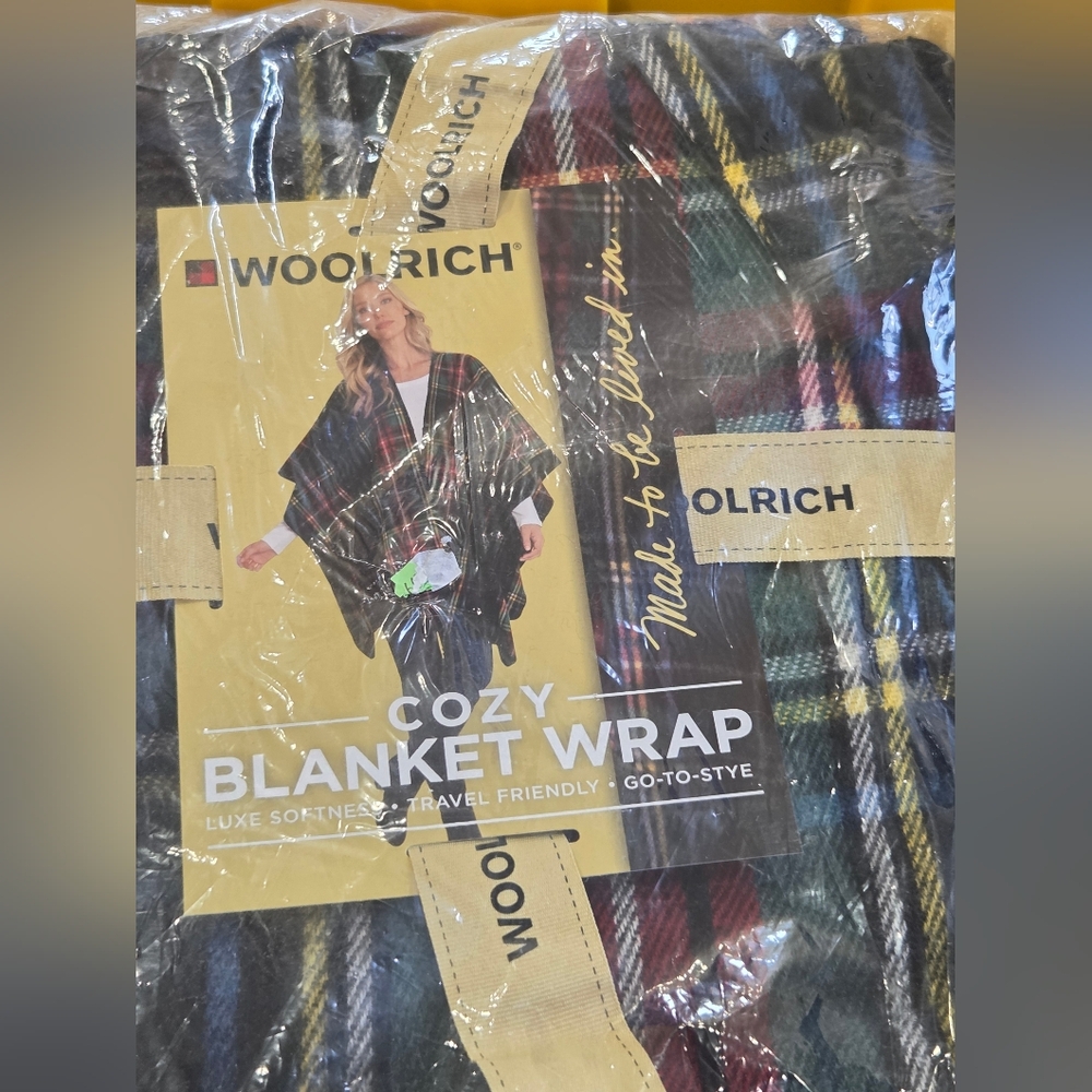 New in packaging woolrich Womens cozy blanket wrap osfa wrap shawl Plaid design